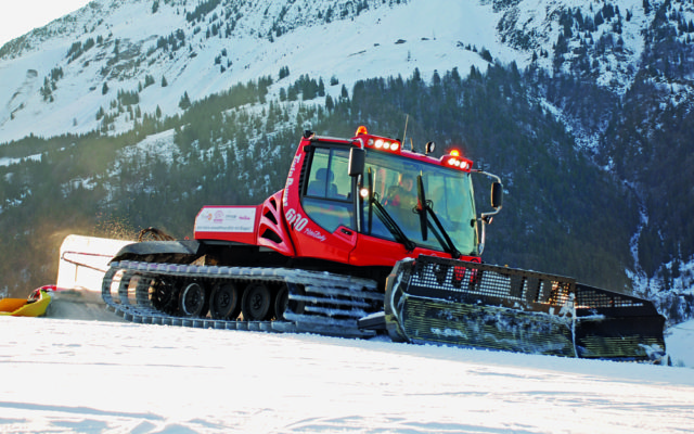 duomet-Bestandteile im Pistenbully