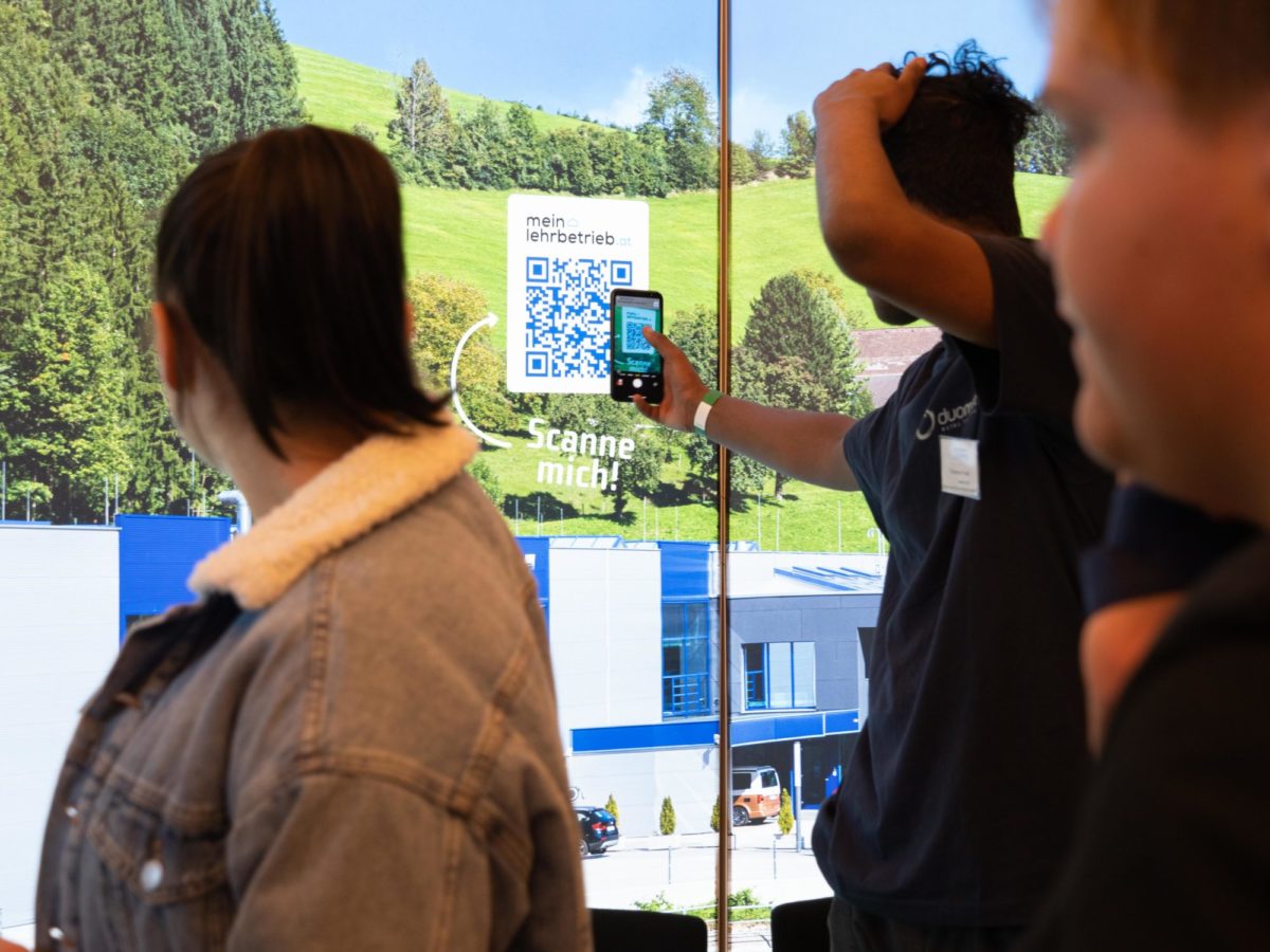 Messewand mit QR-Code